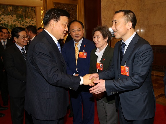 5全國兩會期間中央政治局常委劉云山到福建團(tuán)參加審議報(bào)告并看望代表-dbbf031d-3f54-4798-808c-6bd91a3b95e8.jpg