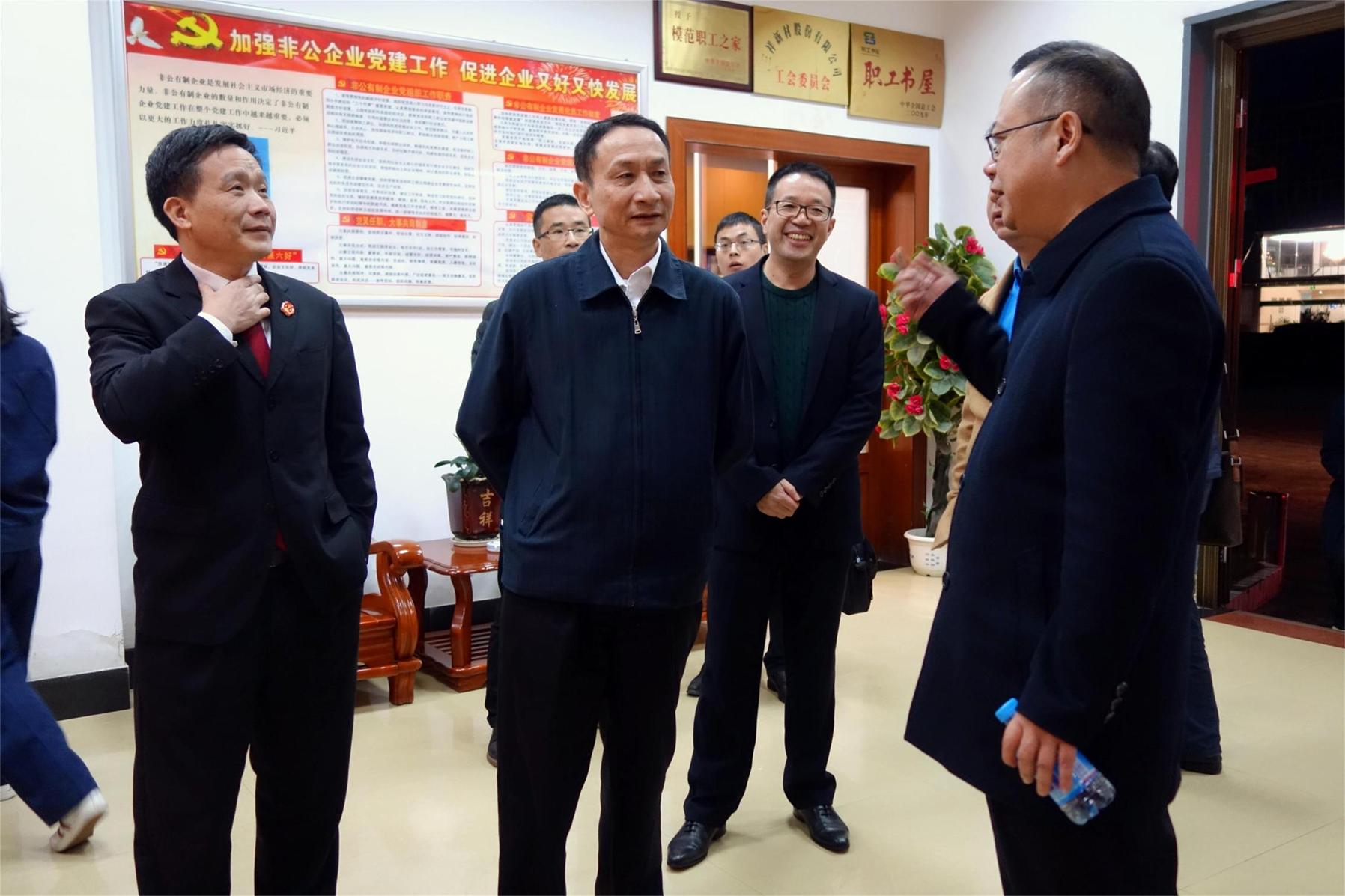 2016.11.24省高級人民法院周瑞春黨組成員、副院長蒞臨公司調(diào)研-5e9f64cc-7af4-49cd-853a-e0f8afb51a45.jpg